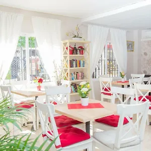 hostal-marbella.1costadelsol.com/